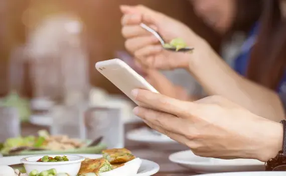 Parents actually spend more time on smartphones during family meals than their kids, study shows